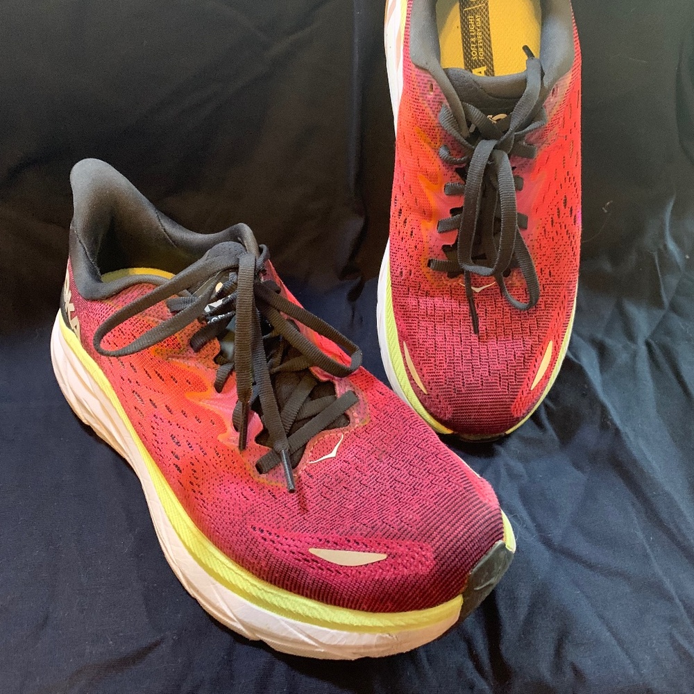 Women’s 8.5 Hoka Clifton 8
